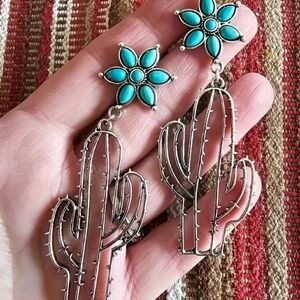 ❗5/$10❗  Cactus drop earrings with Turquoise inlay, NWT